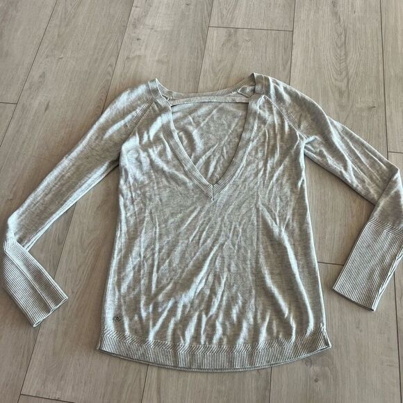 Lululemon Unity Drop Back Sweater Heathered Gray-Size m - Picture 4 of 6